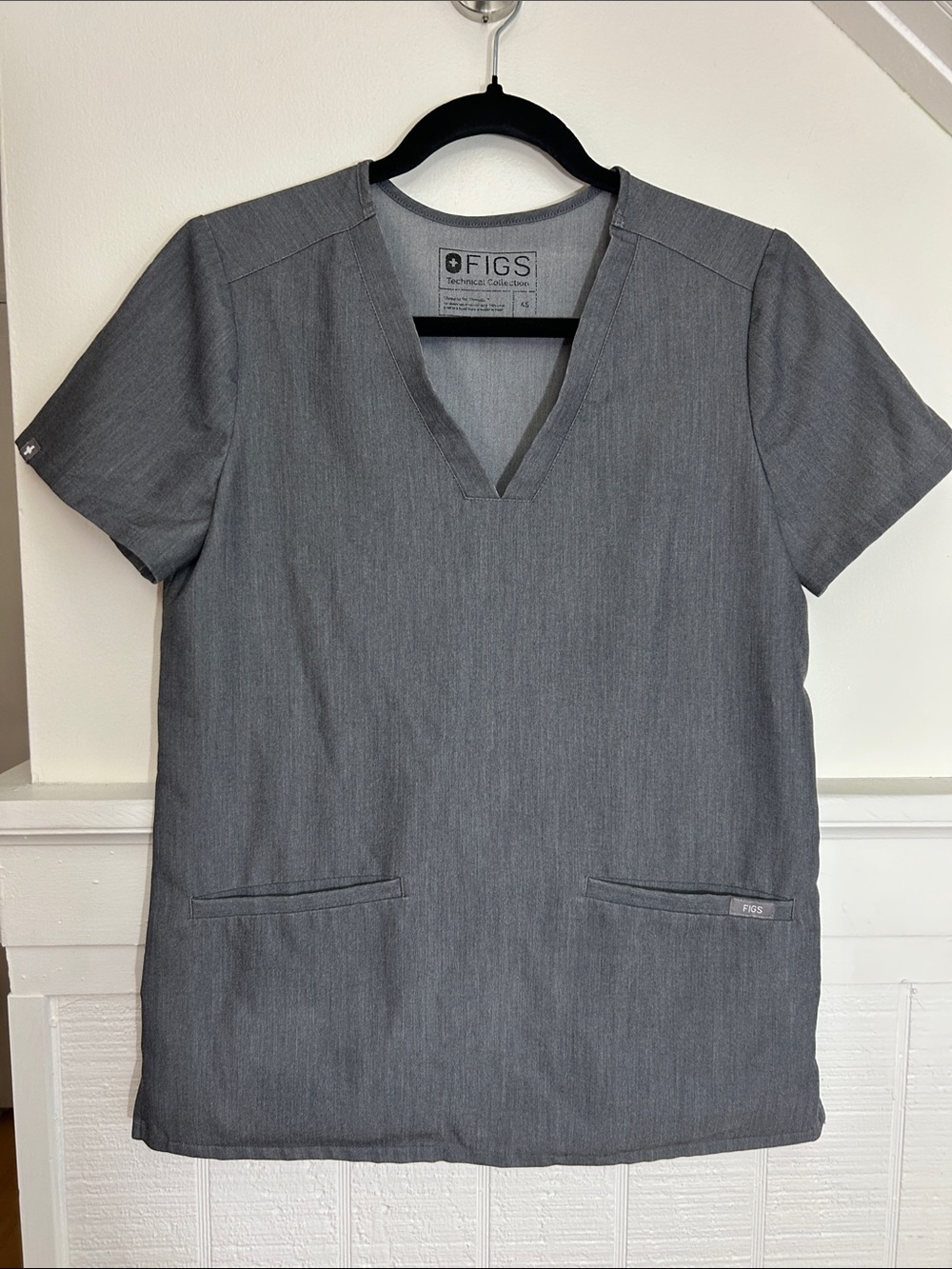 Figs Gray Casma V Neck Double Pocket Fitted Scrub Top women’s XS
